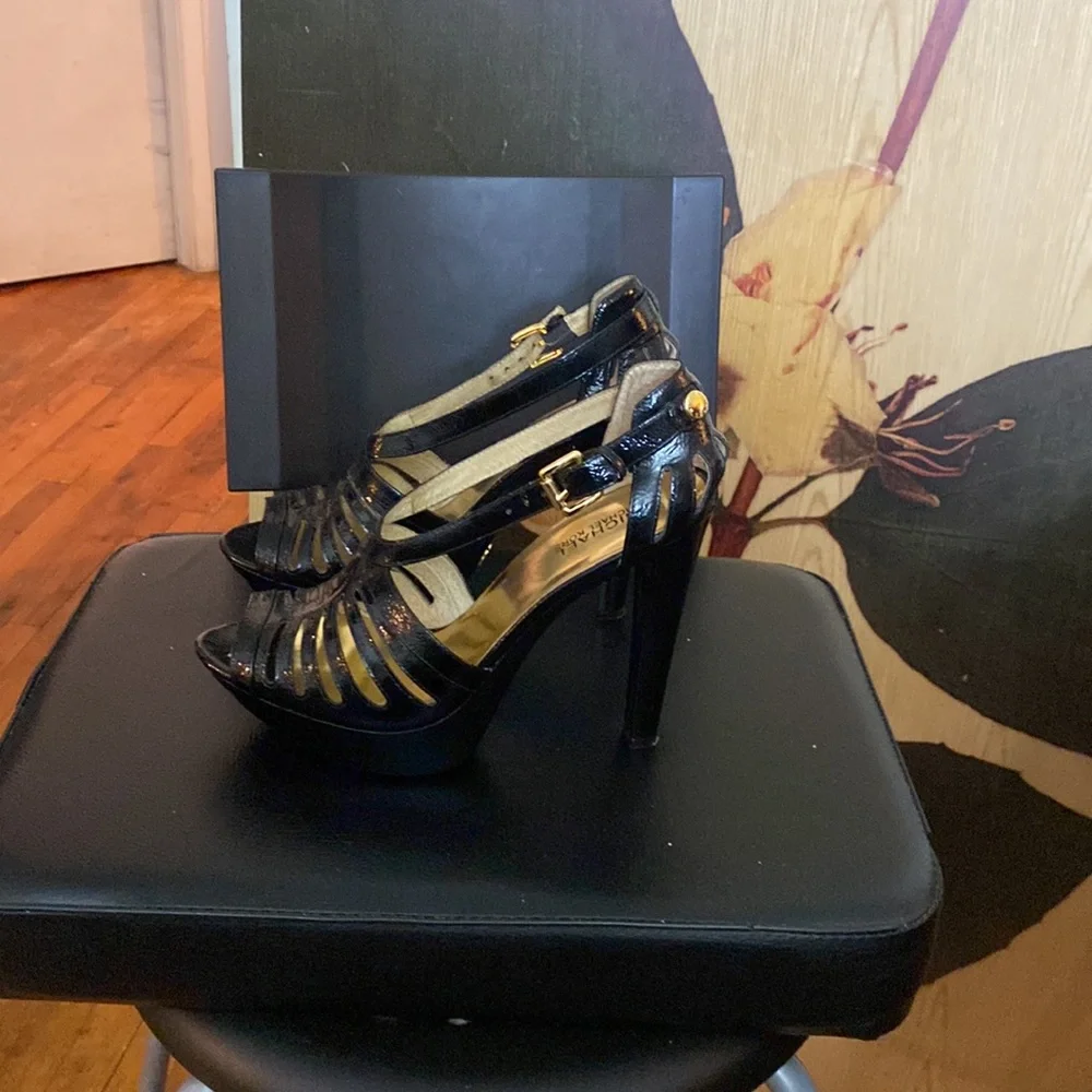 Platform - Picture 2 of 4